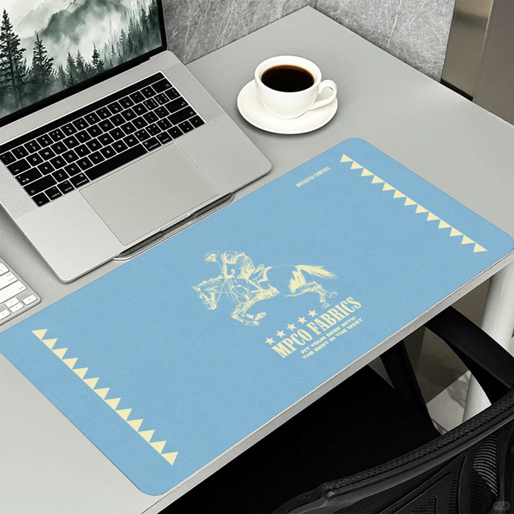 بساط فأرة كبير بتصميم فارس محا - مراجعة Retro Gaming Desk Setup وسعره